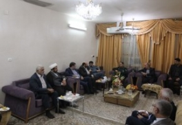 استاندار خوزستان شامگاه جمعه با حضور در منزل خانواده شهید حامد جرفی ، بخشدار هویزه در دوران دفاع مقدس ، از این شهید والامقام تجلیل کرد.