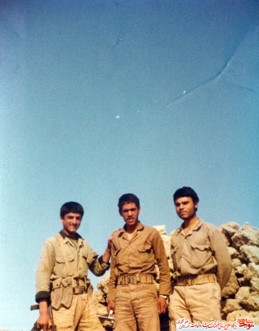 از چپ: غلامرضا آقایی - اسدی - شهید عباس صالحی