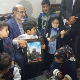 رئیس رسانه ملی در جمع فرزندان شهدای مدافع حرم+ عکس