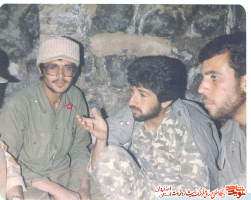 مادر سردار شهید منصور نعمتی قمصری فرمانده گردان امام محمد باقر (ع) به فرزندشهیدش پیوست مادر سردار شهید منصور نعمتی قمصری فرمانده گردان امام محمد باقر (ع) به فرزندشهیدش پیوست