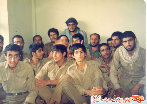 مادر سردار شهید منصور نعمتی قمصری فرمانده گردان امام محمد باقر (ع) به فرزندشهیدش پیوست مادر سردار شهید منصور نعمتی قمصری فرمانده گردان امام محمد باقر (ع) به فرزندشهیدش پیوست