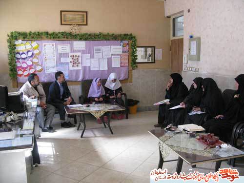 دیدار با دانش آموزان شاهد مدافع حرم در مدارس طرح پراکنده کاشان دیدار با دانش آموزان شاهد مدافع حرم در مدارس طرح پراکنده کاشان