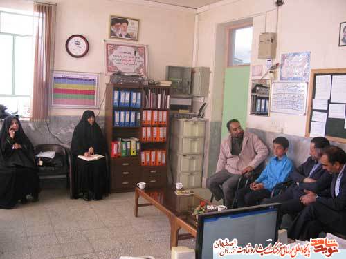 دیدار با دانش آموزان شاهد مدافع حرم در مدارس طرح پراکنده کاشان دیدار با دانش آموزان شاهد مدافع حرم در مدارس طرح پراکنده کاشان