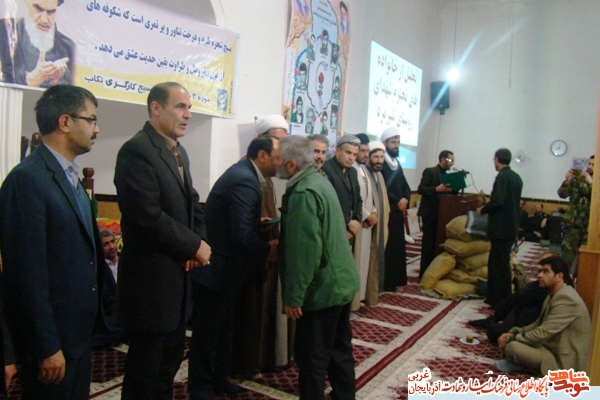 گرامیداشت یاد اولین شهید مدافع حرم تکاب در يادواره شهداي روستاي شيرمرد گرامیداشت یاد اولین شهید مدافع حرم تکاب در يادواره شهداي روستاي شيرمرد