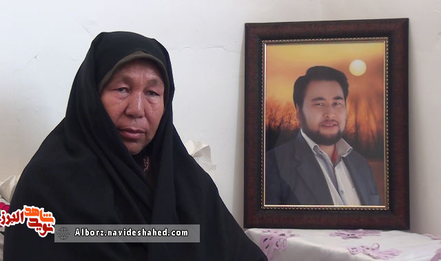 روایتی خواهرانه از شهید مدافع حرم «حسین احمدی» ؛ من را «حضرت زینب(س)» طلبیده است باید بروم. روایتی خواهرانه از شهید مدافع حرم «حسین احمدی» ؛ من را «حضرت زینب(س)» طلبیده است باید بروم.