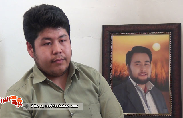 روایتی خواهرانه از شهید مدافع حرم «حسین احمدی» ؛ من را «حضرت زینب(س)» طلبیده است باید بروم. روایتی خواهرانه از شهید مدافع حرم «حسین احمدی» ؛ من را «حضرت زینب(س)» طلبیده است باید بروم.