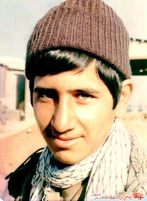 شهید جواد حاجی حسینی آرانی:سنگر مدرسه را حفظ کنید که آینده سازان این مملکت در همین مدارس پرورش می یابند شهید جواد حاجی حسینی آرانی:سنگر مدرسه را حفظ کنید که آینده سازان این مملکت در همین مدارس پرورش می یابند