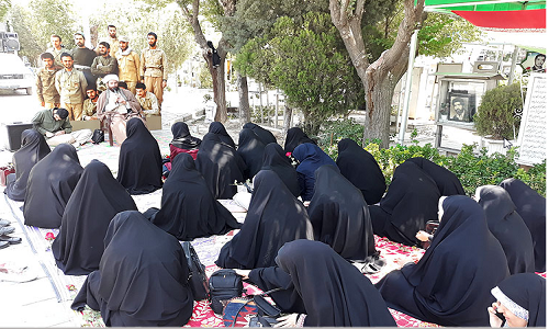 حضور دانشجویان بسیجی بر سر مزار شهدا حضور دانشجویان بسیجی بر سر مزار شهدا