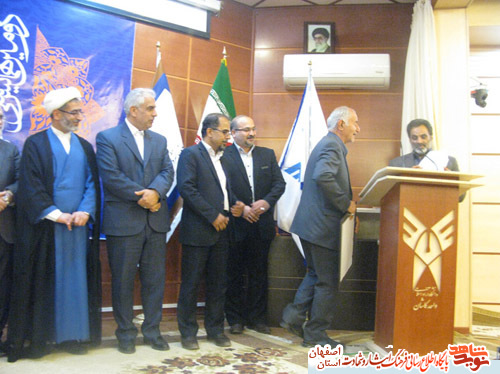 تجلیل از حاج یداله خیامی و حسین الهی در همایش ملی شعر پدر در کاشان تجلیل از حاج یداله خیامی و حسین الهی در همایش ملی شعر پدر در کاشان