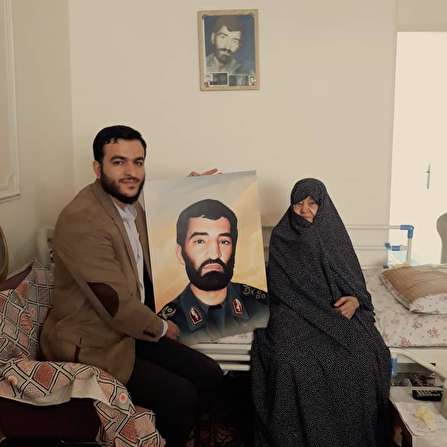 نقاشی حاجاحمد متوسلیان جایزه شهدا به من بود نقاشی حاجاحمد متوسلیان جایزه شهدا به من بود