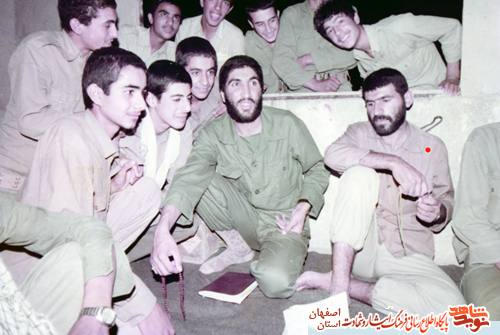 گذری بر زندگی فرمانده روحانی اطلاعات عملیات لشکر 8 نجف اشرف گذری بر زندگی فرمانده روحانی اطلاعات عملیات لشکر 8 نجف اشرف