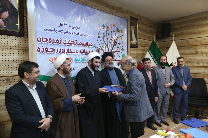 مروجان «ادبیات پایداری در حوزه کودک و نوجوان» تجلیل شدند مروجان «ادبیات پایداری در حوزه کودک و نوجوان» تجلیل شدند