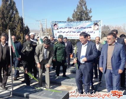 غبار روبی و گلباران مزار شهدا چایپاره غبار روبی و گلباران مزار شهدا چایپاره