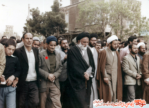 مشوق فرزندان در دفاع از اسلام و شهادت