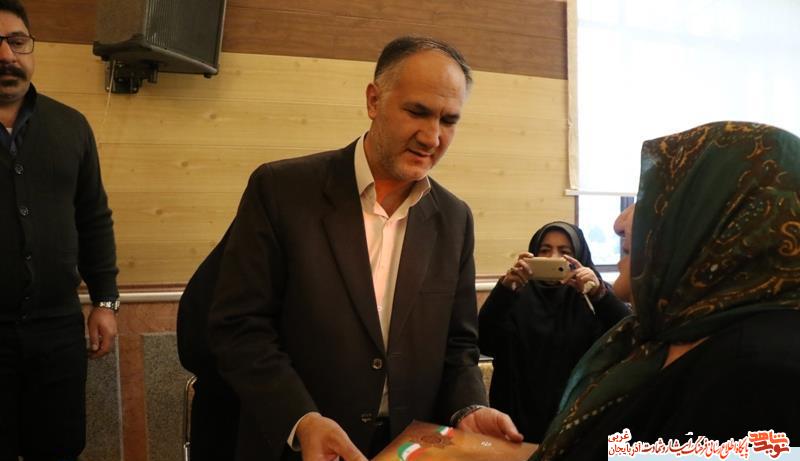 تجلیل از مادر شهید و جانباز گرانقدر مسیحی تجلیل از مادر شهید و جانباز گرانقدر مسیحی