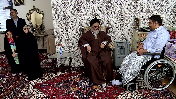 دلجویی از جانباز مدافع حرم در تبریز دلجویی از جانباز مدافع حرم در تبریز