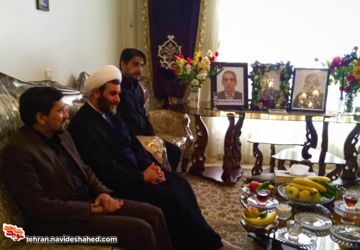 دیدار معاون فرهنگی و آموزشی بنیاد با خانواده جانباز شهید صادقی دیدار معاون فرهنگی و آموزشی بنیاد با خانواده جانباز شهید صادقی