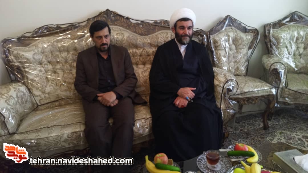 دیدار معاون فرهنگی و آموزشی بنیاد با خانواده جانباز شهید صادقی دیدار معاون فرهنگی و آموزشی بنیاد با خانواده جانباز شهید صادقی