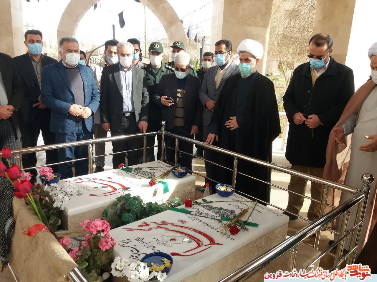 مسئولان بوئینزهرا به مقام والای شهدای گمنام ادای احترام کردند مسئولان بوئینزهرا به مقام والای شهدای گمنام ادای احترام کردند