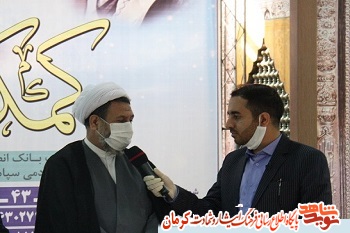 حاج قاسم در خط مقدم کمک به مردم حضور داشت حاج قاسم در خط مقدم کمک به مردم حضور داشت