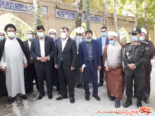 گزارش تصویری/ دیدار نماینده ولی فقیه در لرستان با خانواده شهید «محمدرضا میرزایی»