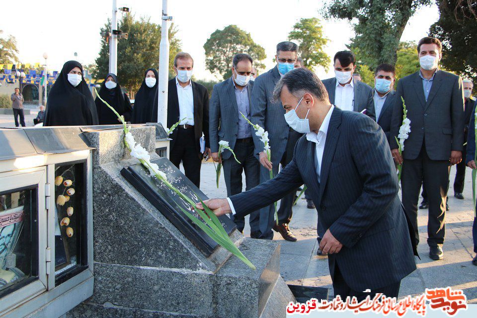 مسئولان آموزش و پرورش قزوین به مقام شهدا ادای احترام کردند