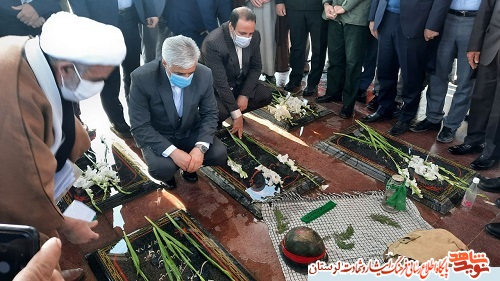 حضورهیأت دولت در گلزارهای شهدای استان لرستان