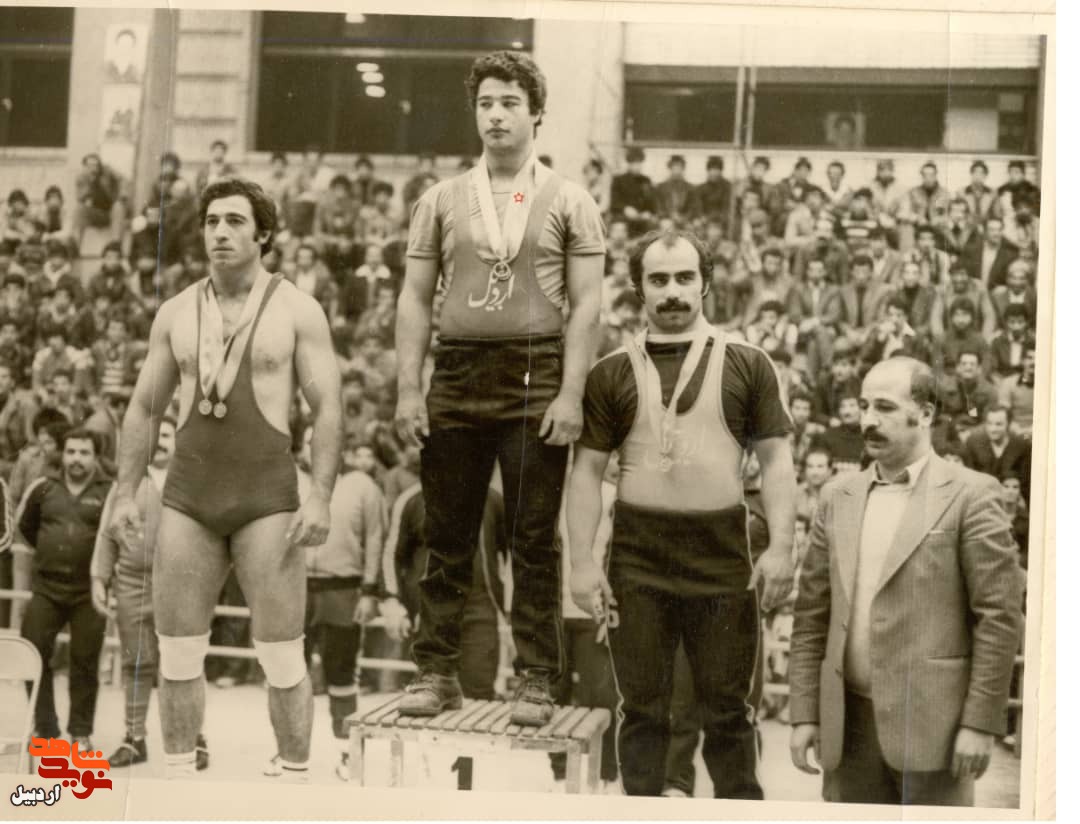 آلبوم تصاویر دارنده مدال قهرمانی آسیا در وزنه برداری شهید اسماعیل اعلمی