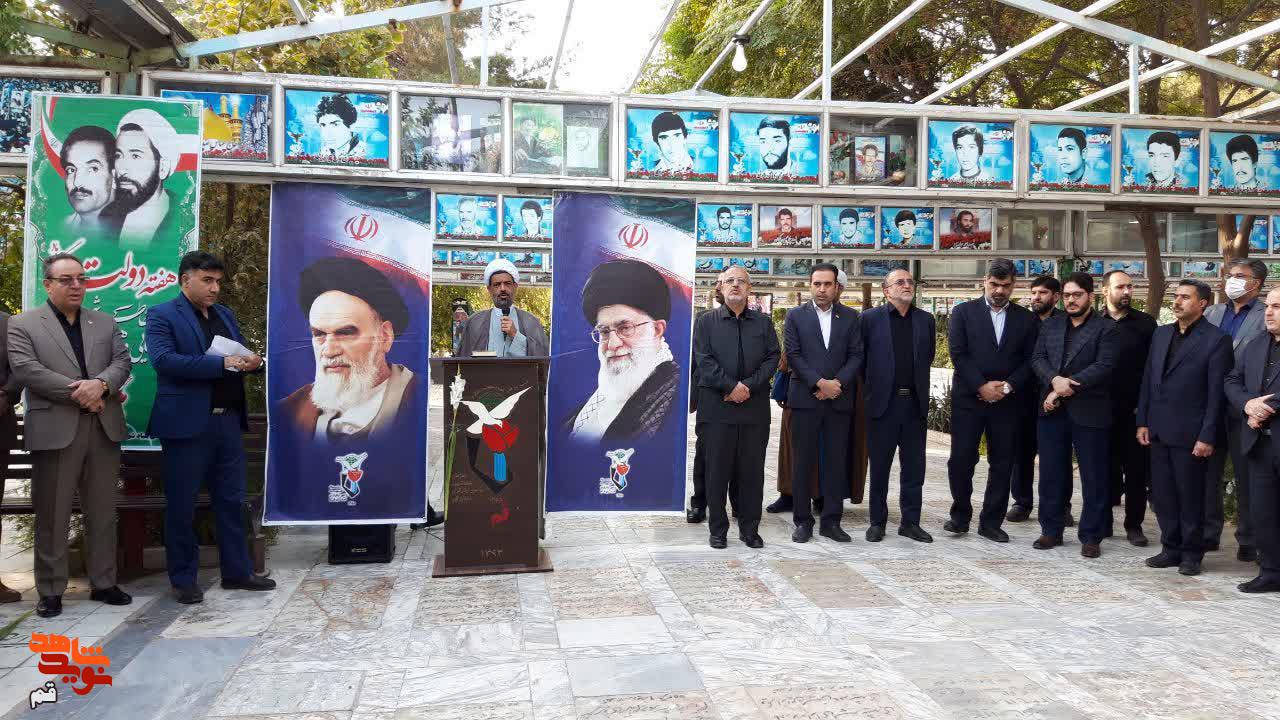 دولتمردان قم مزار شهدا را غبار روبی و عطر افشانی کردند