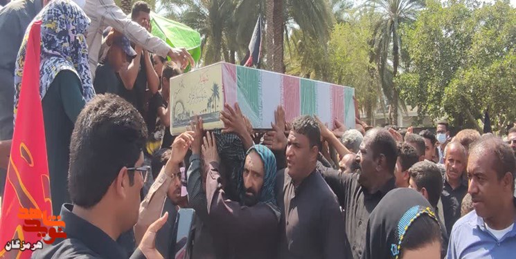 تشییع پیکر دو شهید هرمزگانی در امامزاده سید سلطان محمد رودان+عکس