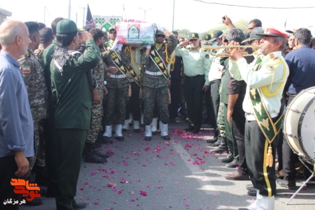 تشییع پیکر مطهر شهید «سعید مریدی» در بخش رودخانه از توابع شهرستان رودان