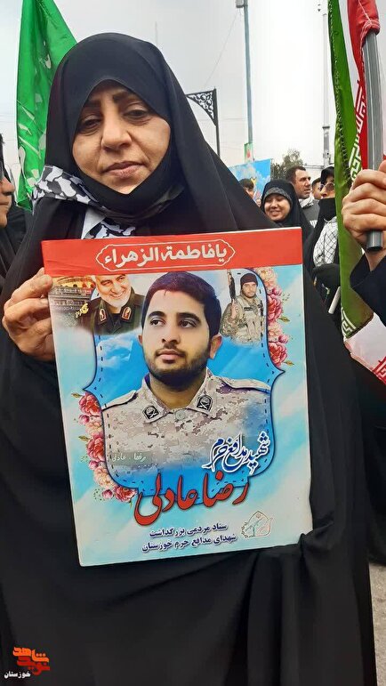 حضور خانواده‌های شهدای مدافع حرم در جشن انقلاب