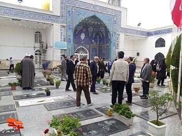 گزارش تصویری/ عطر افشانی گلزار شهدا در  شهرستان فریدونکناربرگزار شد