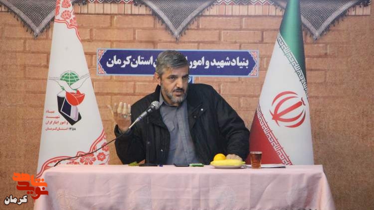 نشست خبری مدیرکل بنیاد استان کرمان با اصحاب رسانه استان به مناسبت پنجمین سالگرد شهادت سردار دل‌ها