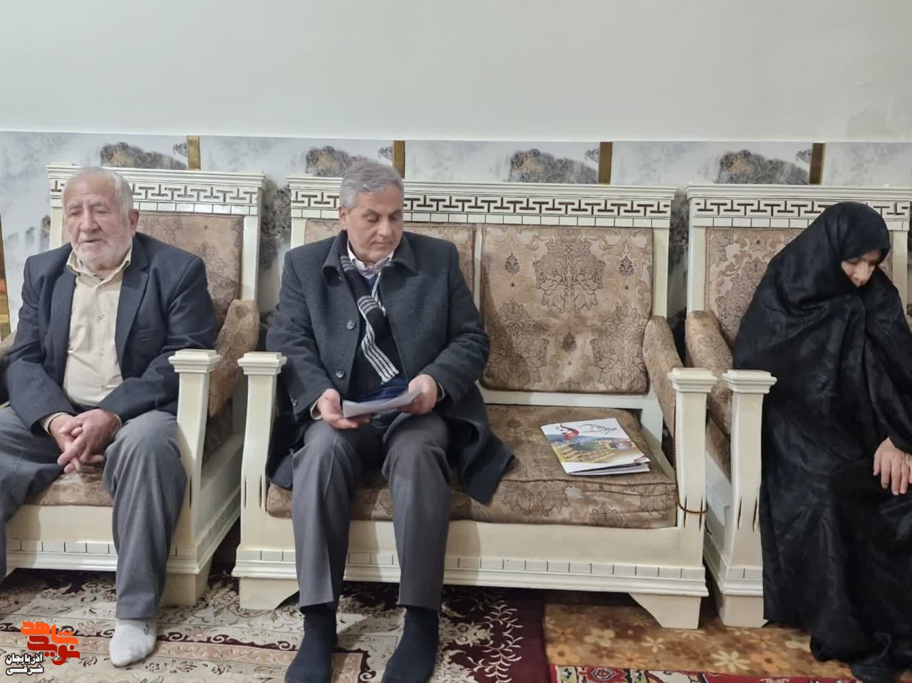 سلمانی با خانواده ۵ تن از شهیدان استان دیدار تازه کرد