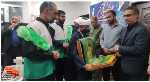 محفل انس با قرآن در منزل جانباز ۷۰ درصد