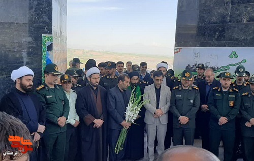غبارروبی گلزار شهدای کوهدشت و نورآباد به مناسبت سالروز فتح خرمشهر