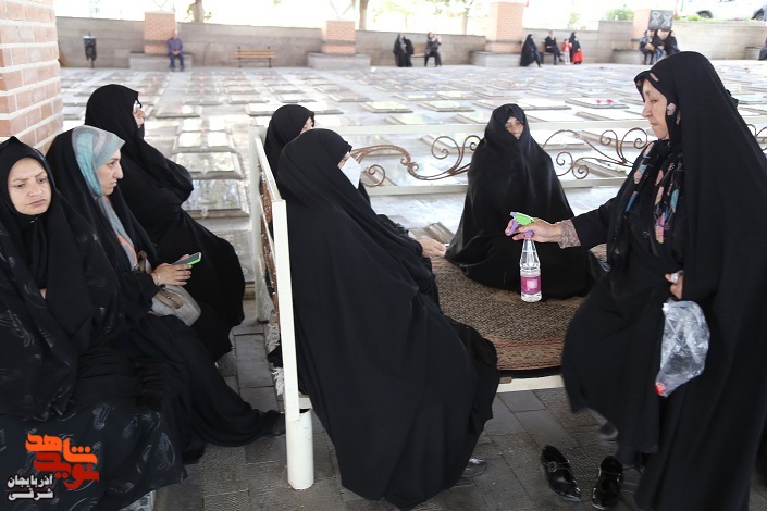 مراسم «مهمانی لاله ها» در گلزار شهدا برگزار شد + تصاویر