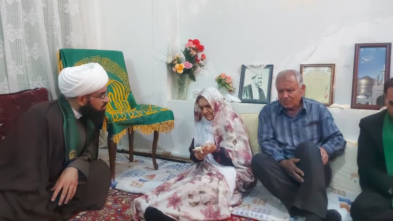کاروان زیر سایه خورشیددر منزل مادر شهید معظم