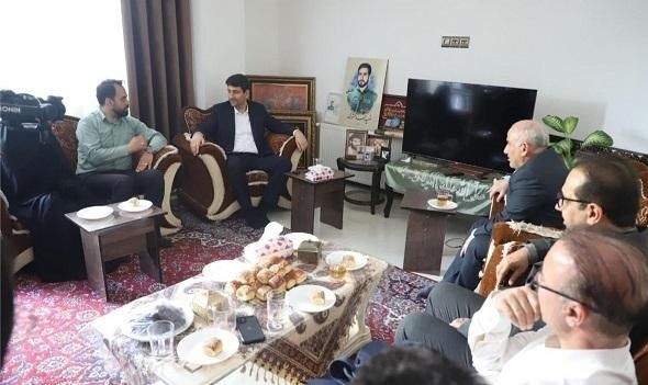 دیدار وزیر ارتباطات و فناوری اطلاعات با خانواده شهید «کشوری» + تصاویر