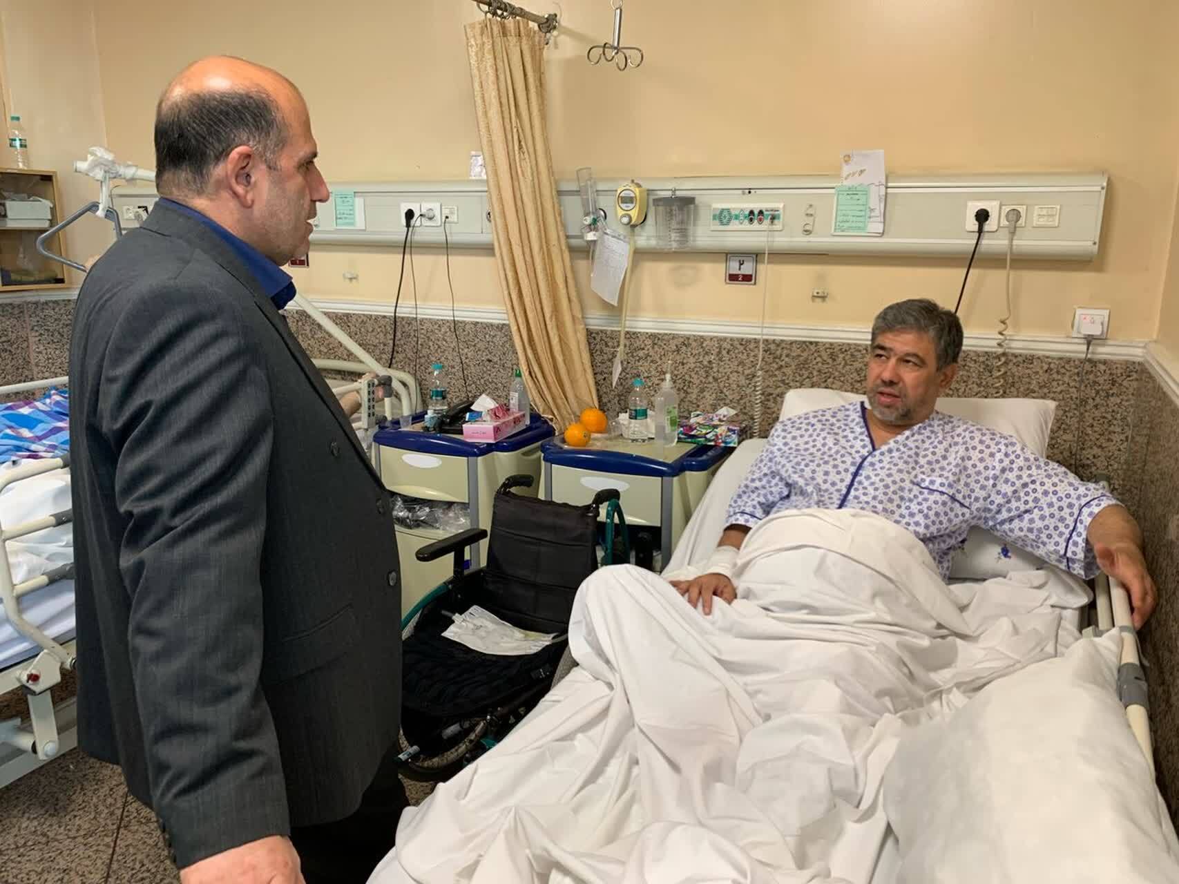 عیادت مدیرکل بنیاد شهید و امور ایثارگران تهران بزرگ از جانبازان بستری در بیمارستان
