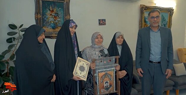 مدیران دارالقرآن بسیج از خانواده‌های شهدای قرآنی تجلیل کردند