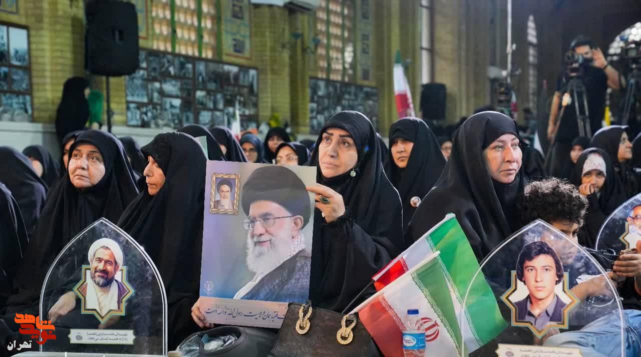 اجتماع «زنان عاشورایی رهروان زینبی»