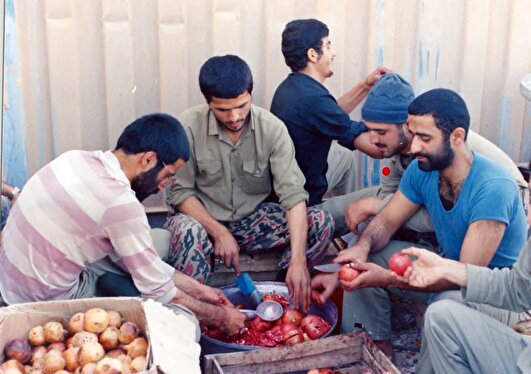 روزی که انار‌های پشت جبهه، در خط مقدم دانه دانه شد