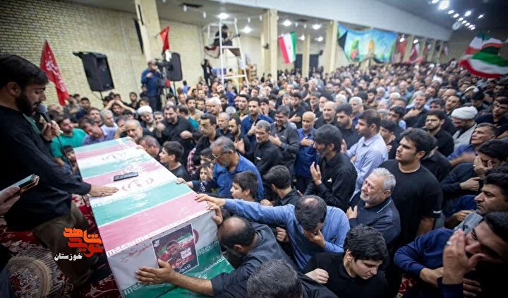 آیین وداع باشکوه با پیکر مطهر شهیدان والامقام «ایرج سردارپور»، «اصغر سردارپور»...
