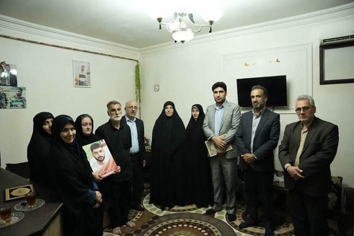 دیدار معاون تعاون و امور اجتماعی بنیاد شهید با خانواده شهیدان مزروعی و صالحی/ اقتدار ایران اسلامی ثمره خون شهداست