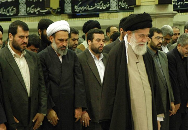 واکاوی مولفه های حکمرانی اسلامی؛ با نگاهی به رابطه امام و ماموم در مناسک نماز جماعت
