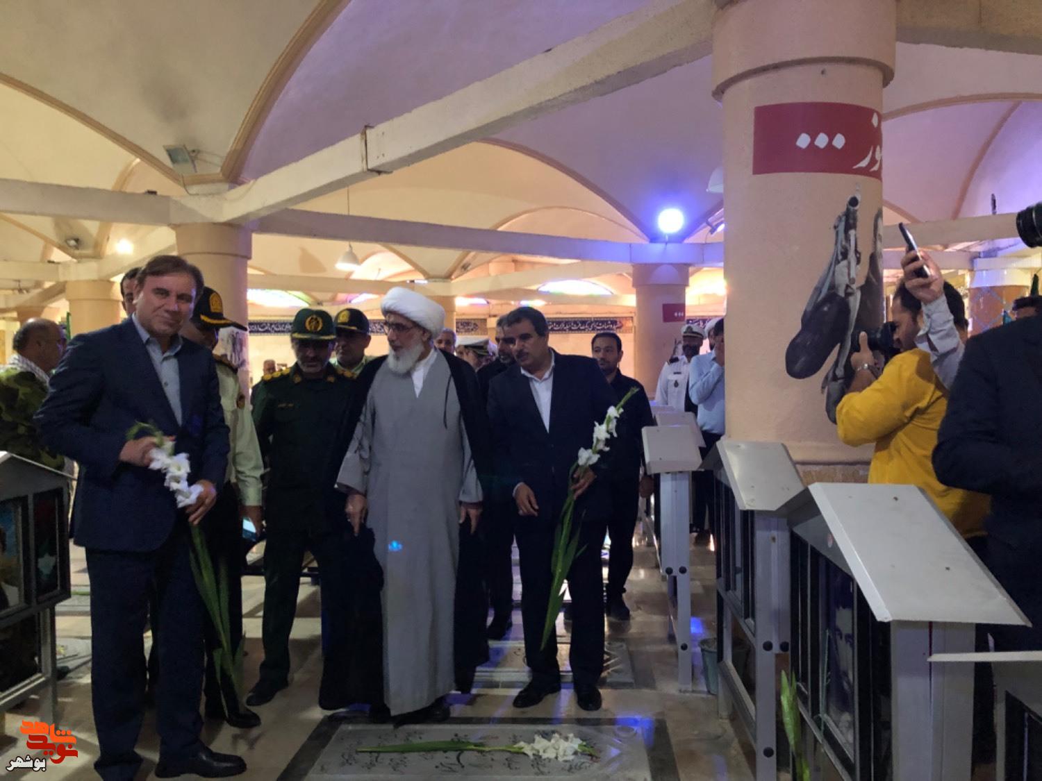 مزار شهدای بهشت صادق بوشهر گلباران شد
