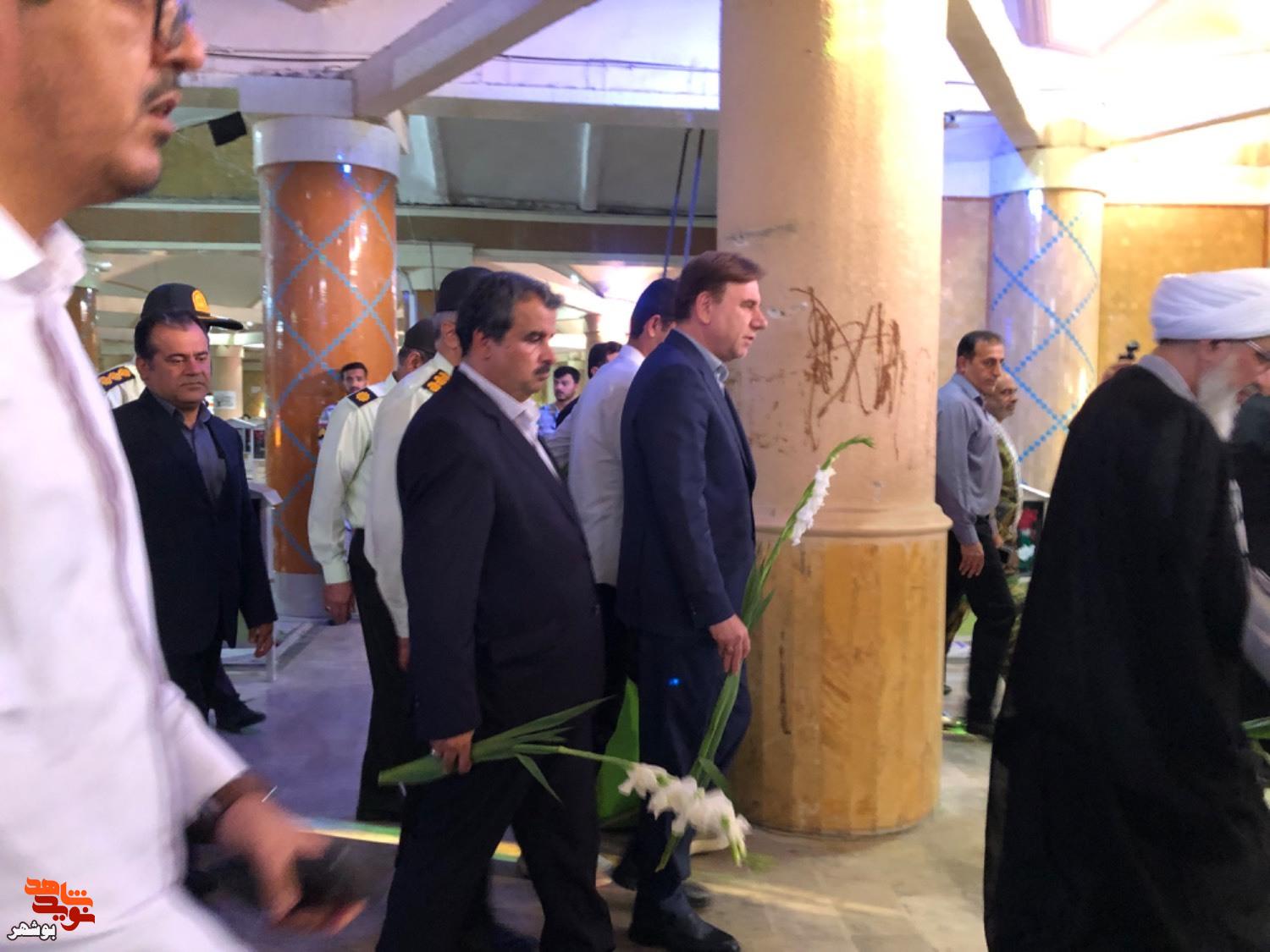 مزار شهدای بهشت صادق بوشهر گلباران شد