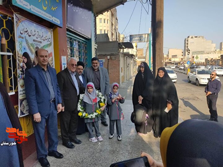 گزارش تصویری/ آیین بدرقه فرزند شهید «سعید اسماعیل وندی» از درب منزل تا...